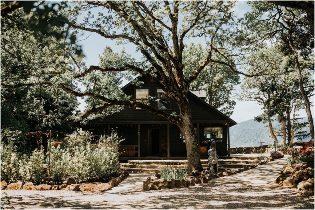 Exterior photo of the Griffin House wedding venue in the Columbia River Gorge